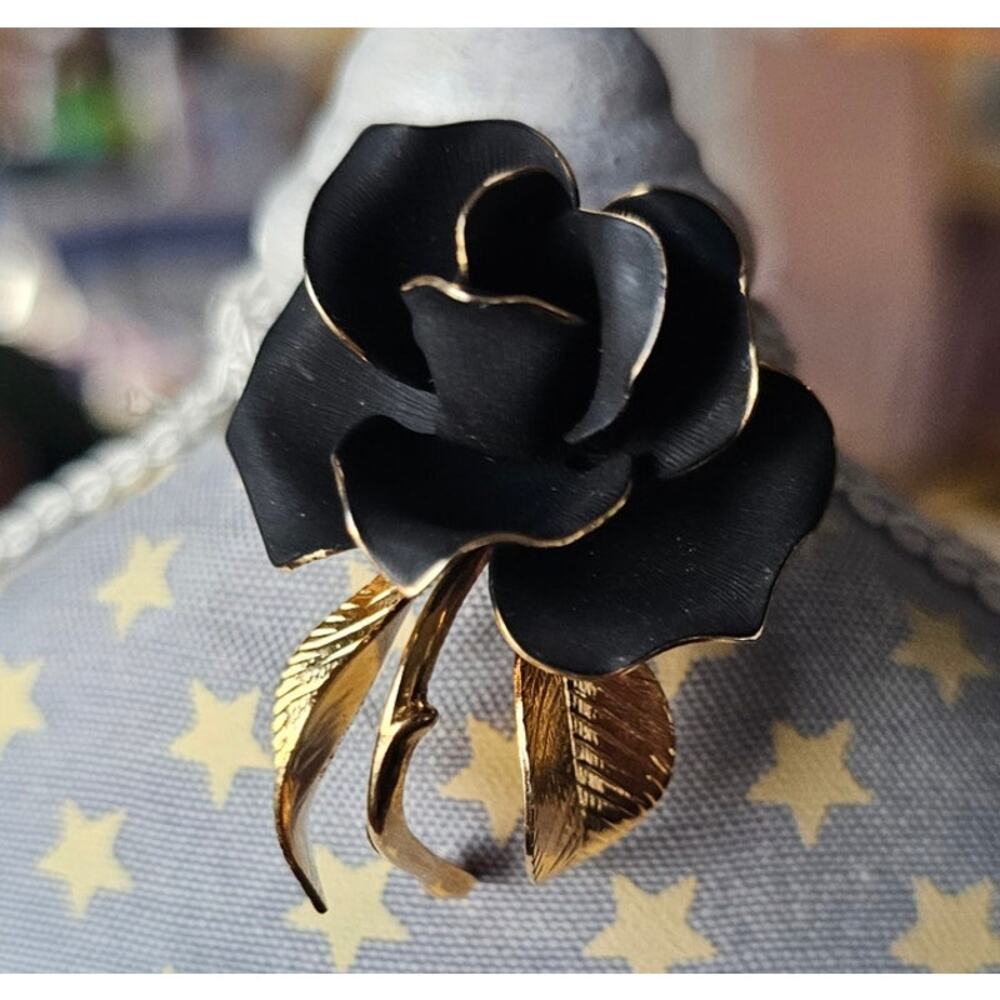 Vintage Giovanni Antonio Cerrito Black Satin Single Rose Gold Brooch